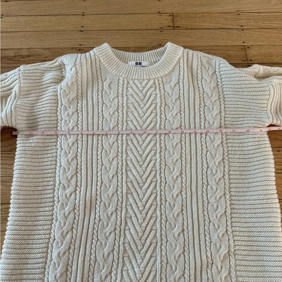 Uniqlo cream cable knit sweater size S - Picture 4 of 6